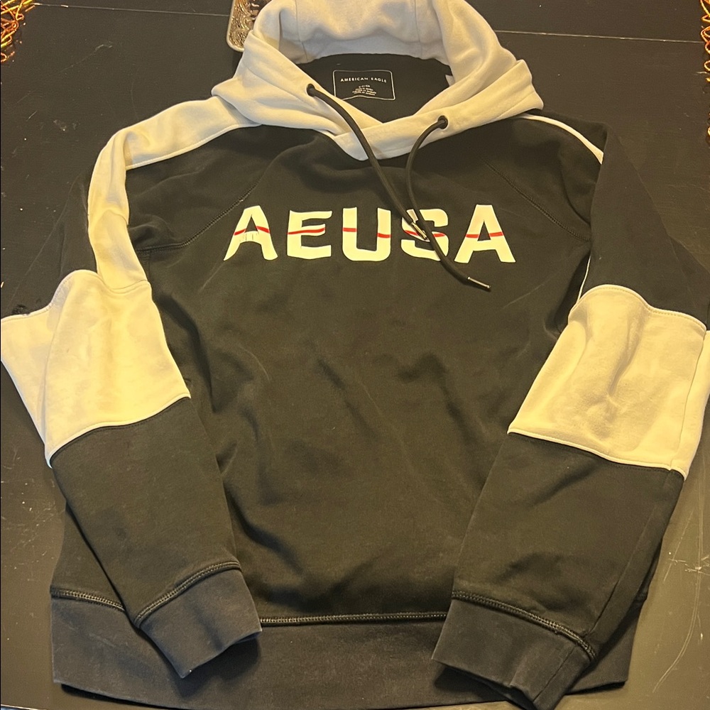 American Eagle Outfitters Black and Cream Hoodie